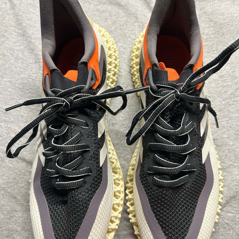 New men’s adidas GX9250 size 7.5 running shoes